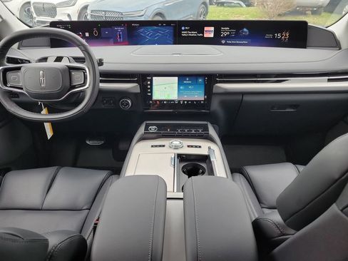 New 2026 Lincoln Navigator Premiere image 11