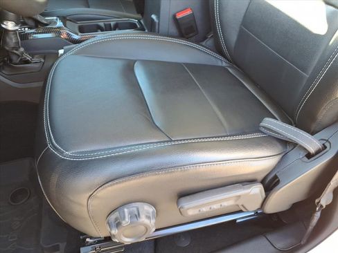 Used 2023 Jeep Gladiator Overland w/ Cold Weather Group image 16