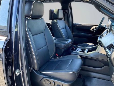 Used 2024 Chevrolet Tahoe Premier w/ Premium Package AWD/4WD image 30