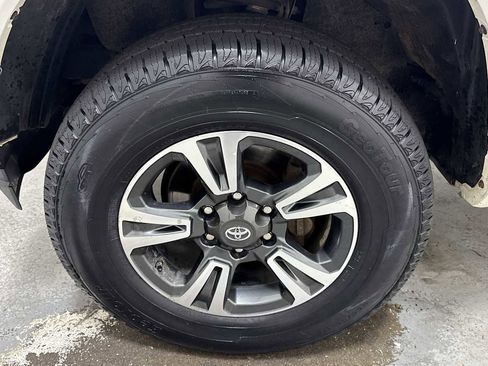 Certified 2018 Toyota Tacoma TRD Sport image 10