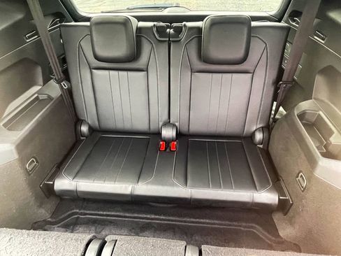 Used 2022 Volkswagen Tiguan SE R-Line image 14