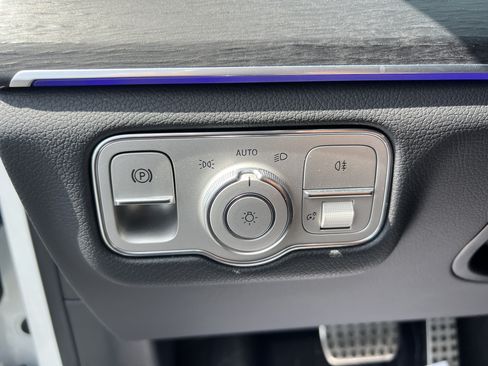 Certified 2025 Mercedes-Benz GLS 450 4MATIC image 17
