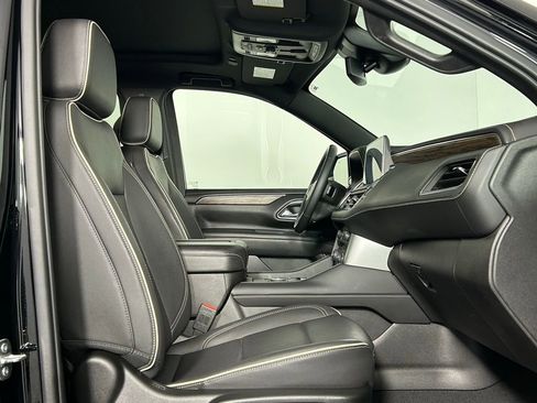 Used 2023 Chevrolet Suburban Premier image 10