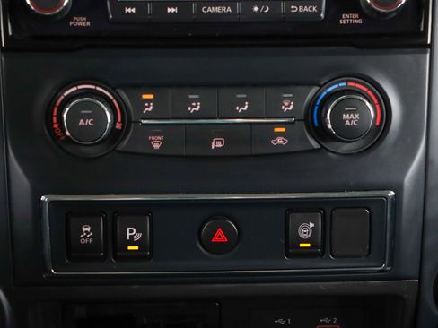 Used 2023 Nissan Titan SV image 21