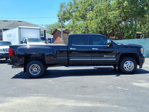 Used 2017 GMC Sierra 3500 Denali w/ Duramax Plus Package AWD/4WD image 4