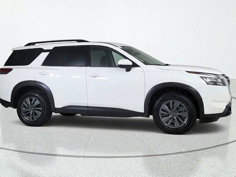 Certified 2025 Nissan Pathfinder SV FWD image 8