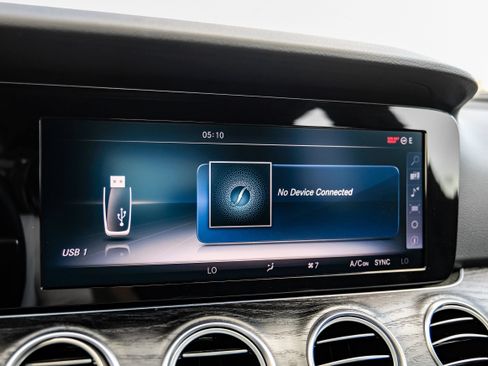 Used 2017 Mercedes-Benz E 300 image 32