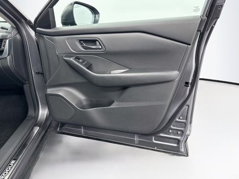 Used 2024 Nissan Rogue S FWD image 32