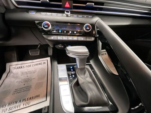 Used 2025 Hyundai Elantra SEL image 16