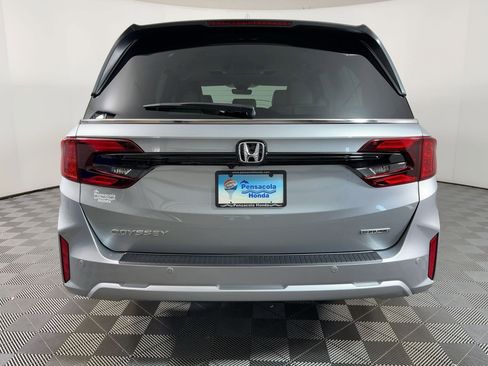 New 2026 Honda Odyssey Touring image 9