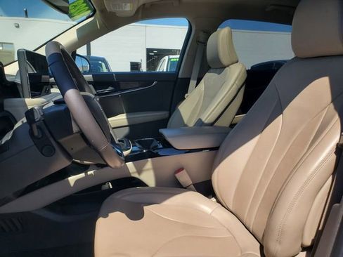 Used 2023 Lincoln Nautilus Reserve AWD/4WD image 7