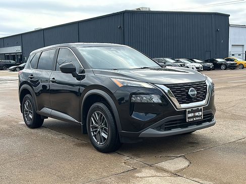 Used 2023 Nissan Rogue S image 10