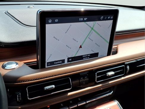 Used 2024 Lincoln Aviator Reserve w/ Equipment Group 201A AWD/4WD image 23
