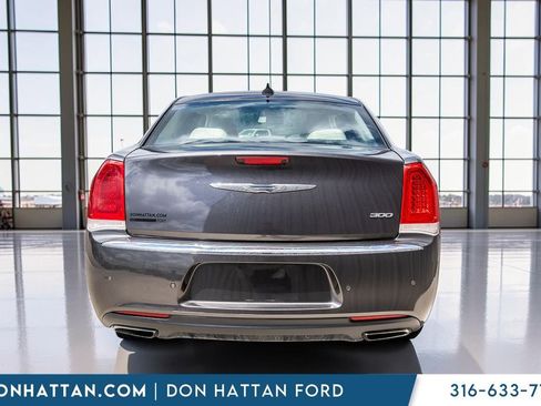 Used 2018 Chrysler 300 Limited w/ Safetytec Plus Group RWD image 30