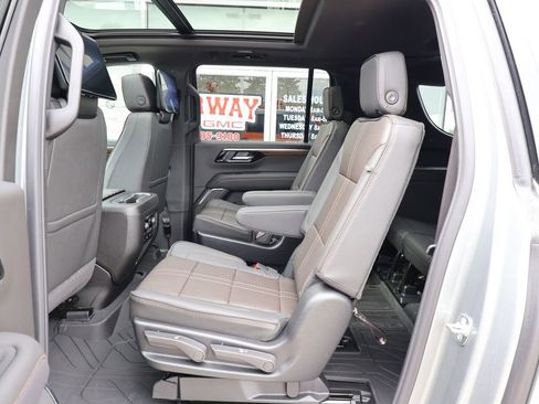 New 2026 Chevrolet Suburban High Country AWD/4WD image 28