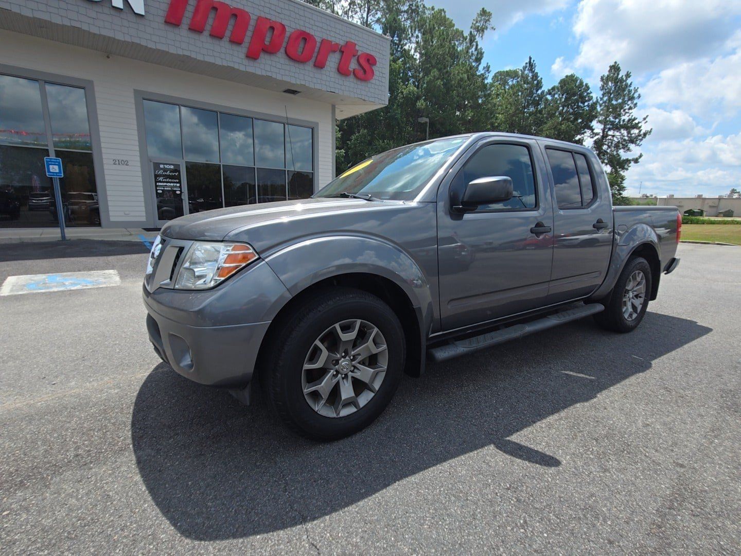 Used 2020 Nissan Frontier SV RWD image 2