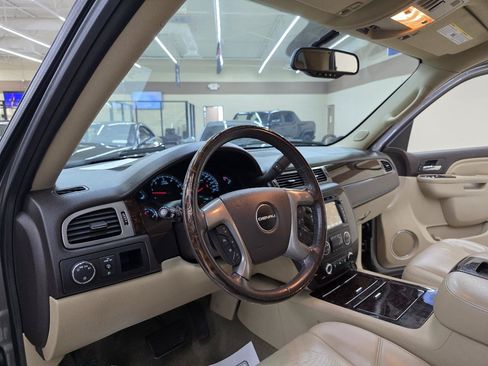 Used 2013 GMC Yukon Denali RWD image 19