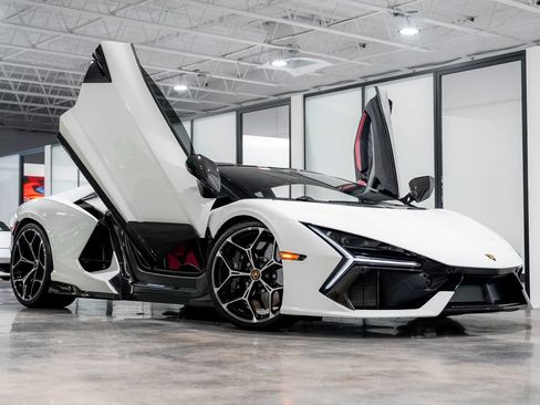 Used 2025 Lamborghini Revuelto AWD/4WD image 2