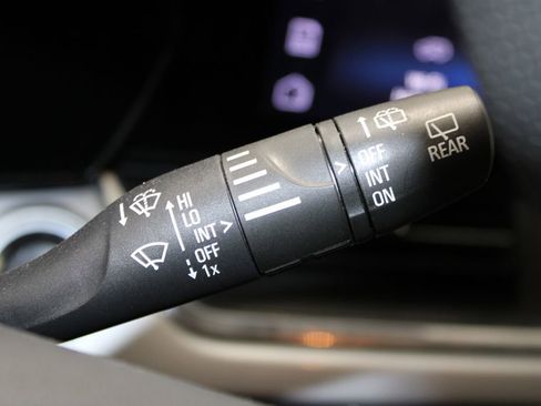 Used 2025 Chevrolet Trax LT image 32