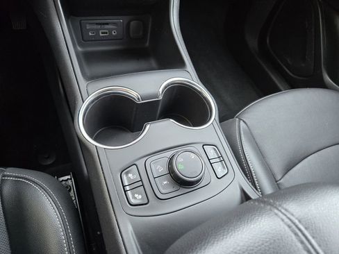 Used 2024 GMC Terrain SLT AWD/4WD image 14