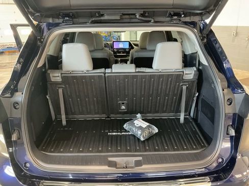 Used 2026 Toyota Highlander Platinum AWD/4WD image 21