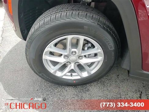 New 2025 Jeep Grand Cherokee Laredo image 12