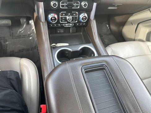 Used 2021 GMC Yukon SLT w/ SLT Luxury Package AWD/4WD image 29