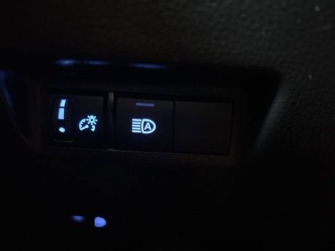 Used 2019 Toyota RAV4 LE image 39