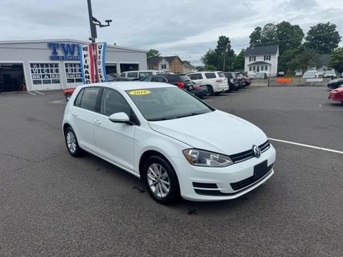 Used 2016 Volkswagen Golf S FWD image 3