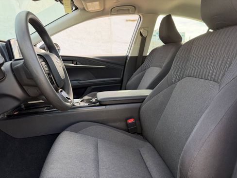 Used 2025 Toyota Camry LE image 25