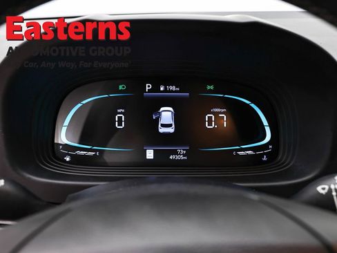 Used 2023 Hyundai Venue Limited FWD image 18