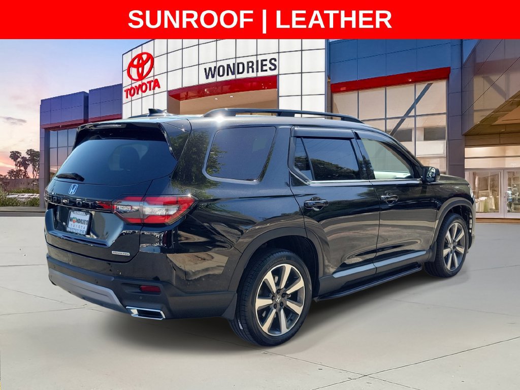 Used 2024 Honda Pilot Touring image 7