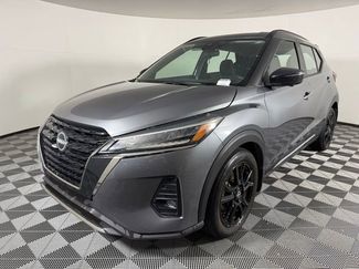 Used 2023 Nissan Kicks SR video 2