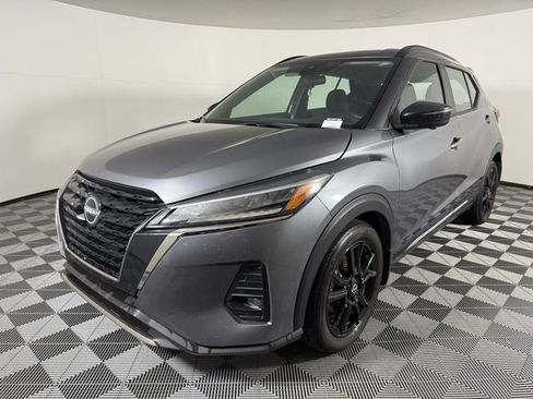 Used 2023 Nissan Kicks SR image 2