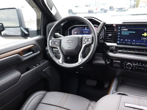 Certified 2025 Chevrolet Silverado 2500 High Country w/ High Country Premium Package image 17