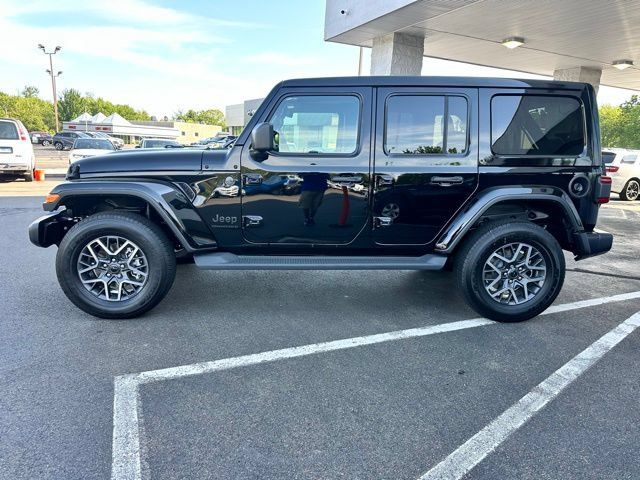 New 2025 Jeep Wrangler Unlimited Sahara AWD/4WD image 8
