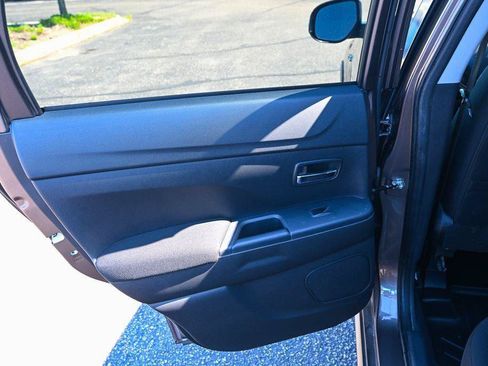 Used 2018 Mitsubishi Outlander Sport LE FWD image 22
