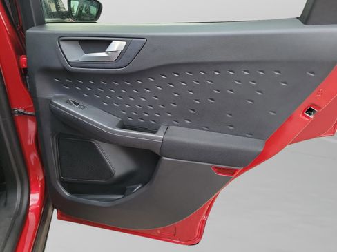 Certified 2020 Ford Escape SE image 30