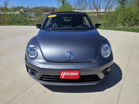 Used 2015 Volkswagen Beetle R-Line FWD image 2