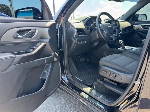Used 2023 Chevrolet Traverse LT FWD image 15