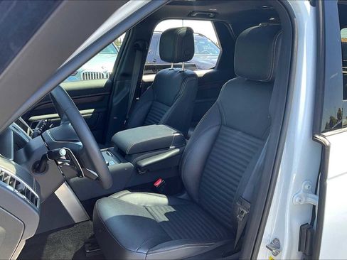 Used 2025 Land Rover Discovery Dynamic SE image 28