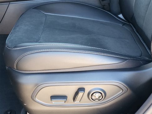 New 2025 Jeep Grand Cherokee L Altitude image 17