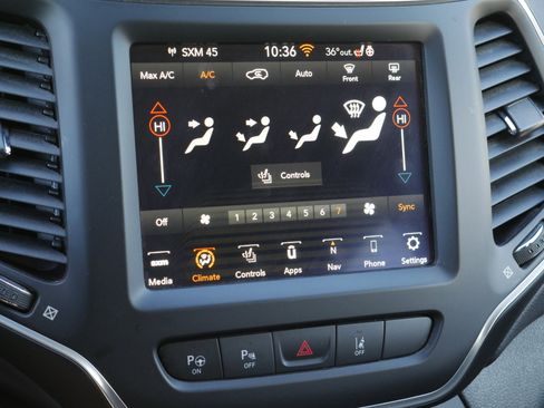 Used 2023 Jeep Cherokee Altitude Lux image 10