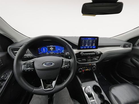 Used 2022 Ford Escape Titanium w/ Class II Trailer Tow Package image 10