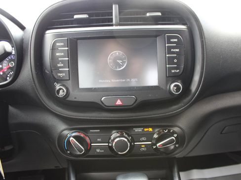Used 2020 Kia Soul GT-Line FWD image 28