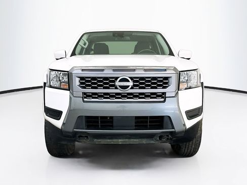 Used 2025 Nissan Frontier SV AWD/4WD image 2