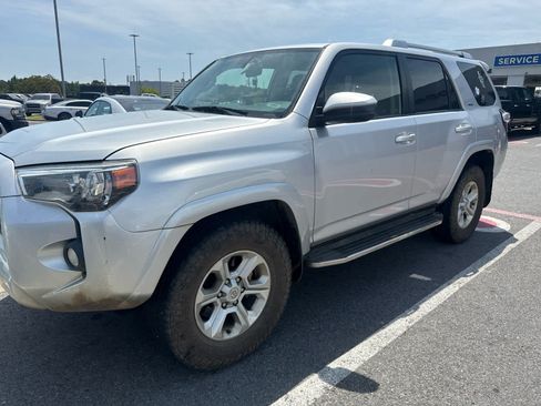 Used 2014 Toyota 4Runner SR5 AWD/4WD image 5