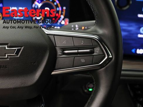 Used 2025 Chevrolet Suburban Z71 AWD/4WD image 16