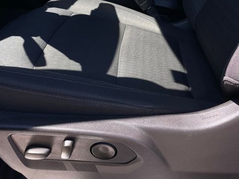 Used 2025 Chevrolet Silverado 1500 LT image 22