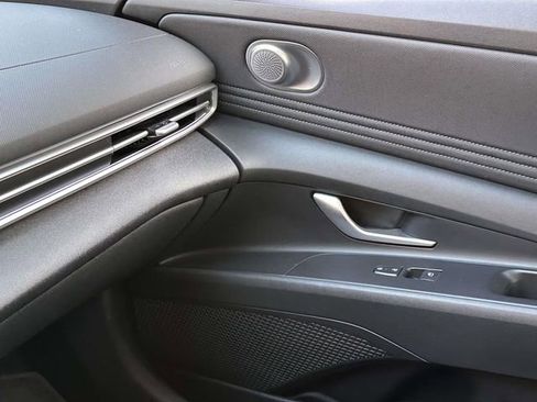 Used 2023 Hyundai Elantra Limited FWD image 31